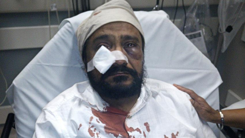 Inderjit Singh Mukker from his hospital bed, displaying his injuries from the alleged hate crime. (Photo credit: Sikh Coalition)