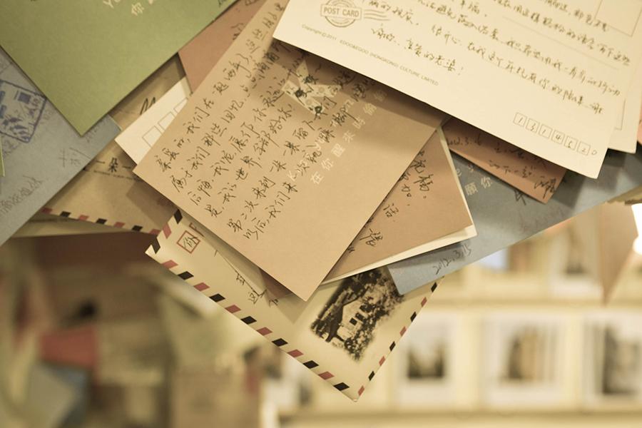 Handwritten letters and postcards in Chinese. (Photo Credit: Daniel / Flickr)